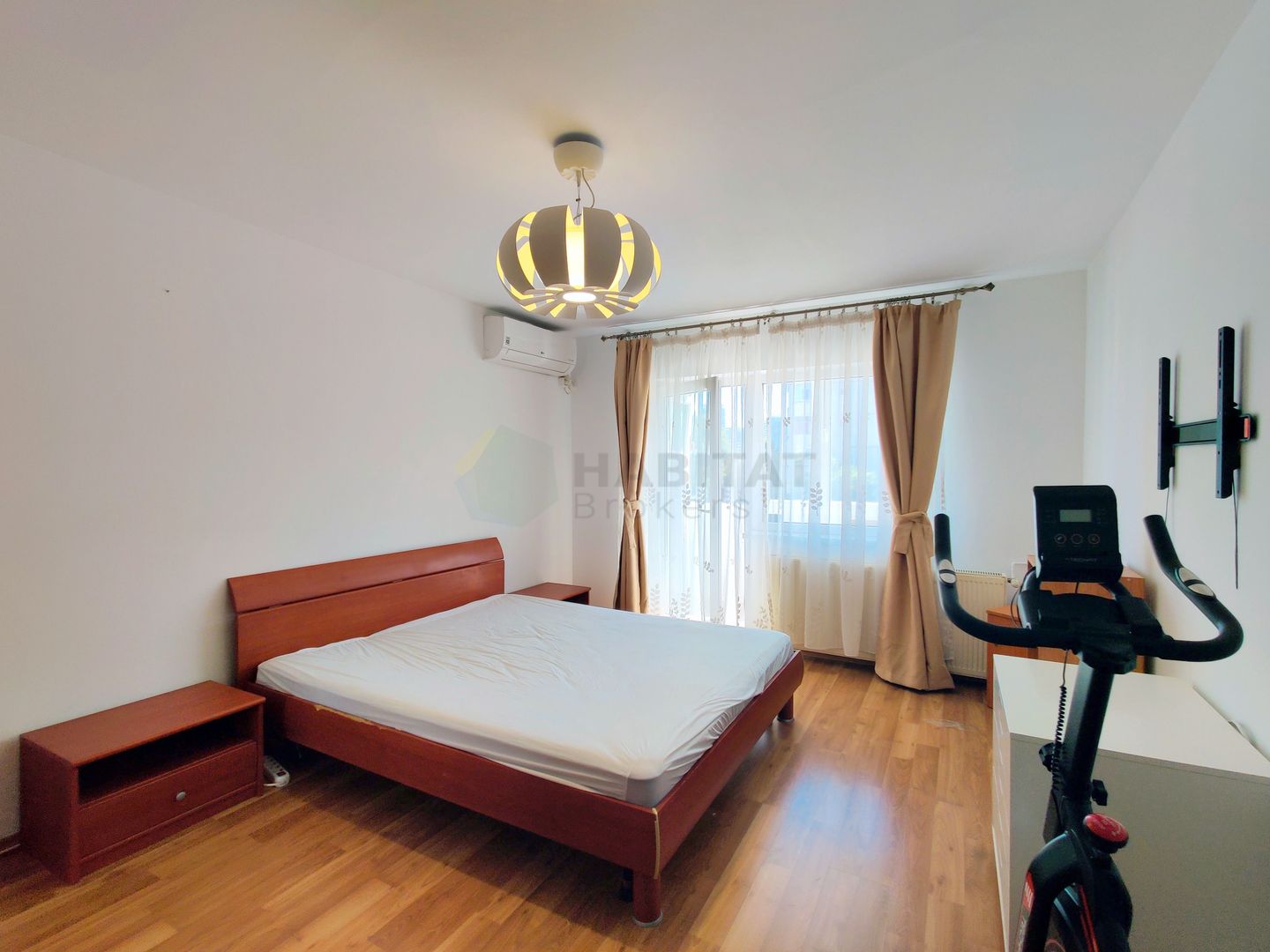 Decomandat, la cateva minute de parc si metrou - Poză 8