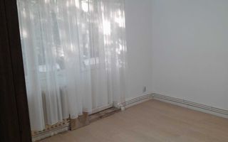 Apartament 2 camere semidecomandat în Tătărași, etaj 1, două balcoane, lângă parcul mare - Poză 3