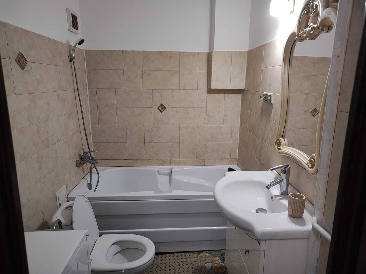cismigiu apartament 2 cam  54mp decomandat - Poză 3