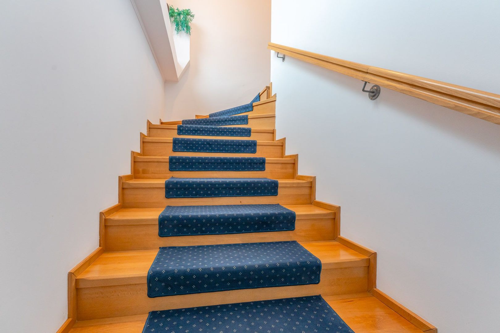 Pensiune Râșnov, 13 camere plus locuință proprietar, zonă Cetate - Poză 43