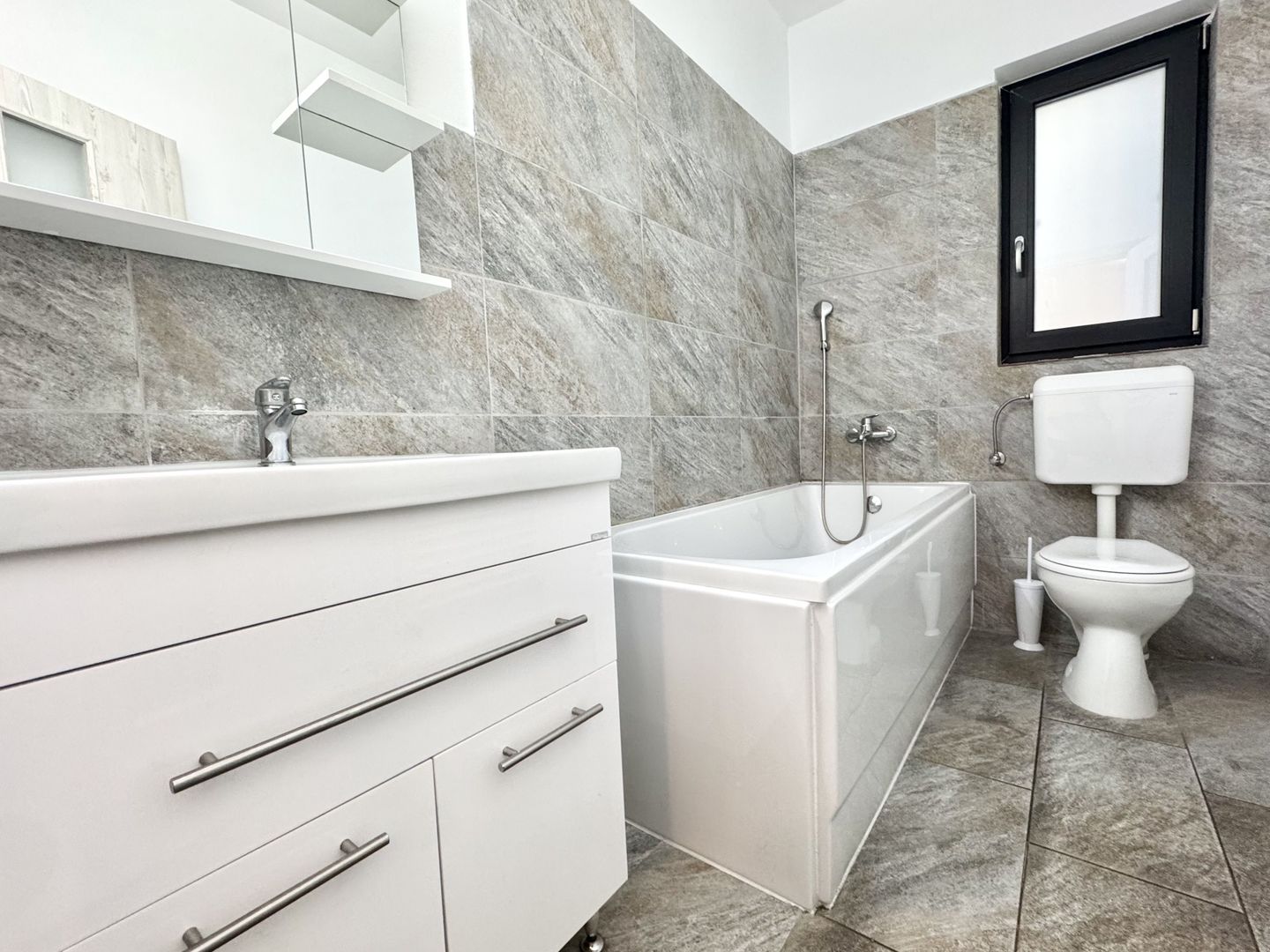 Confort și liniște: 3 camere cu curte – Lipovei - Poză 28