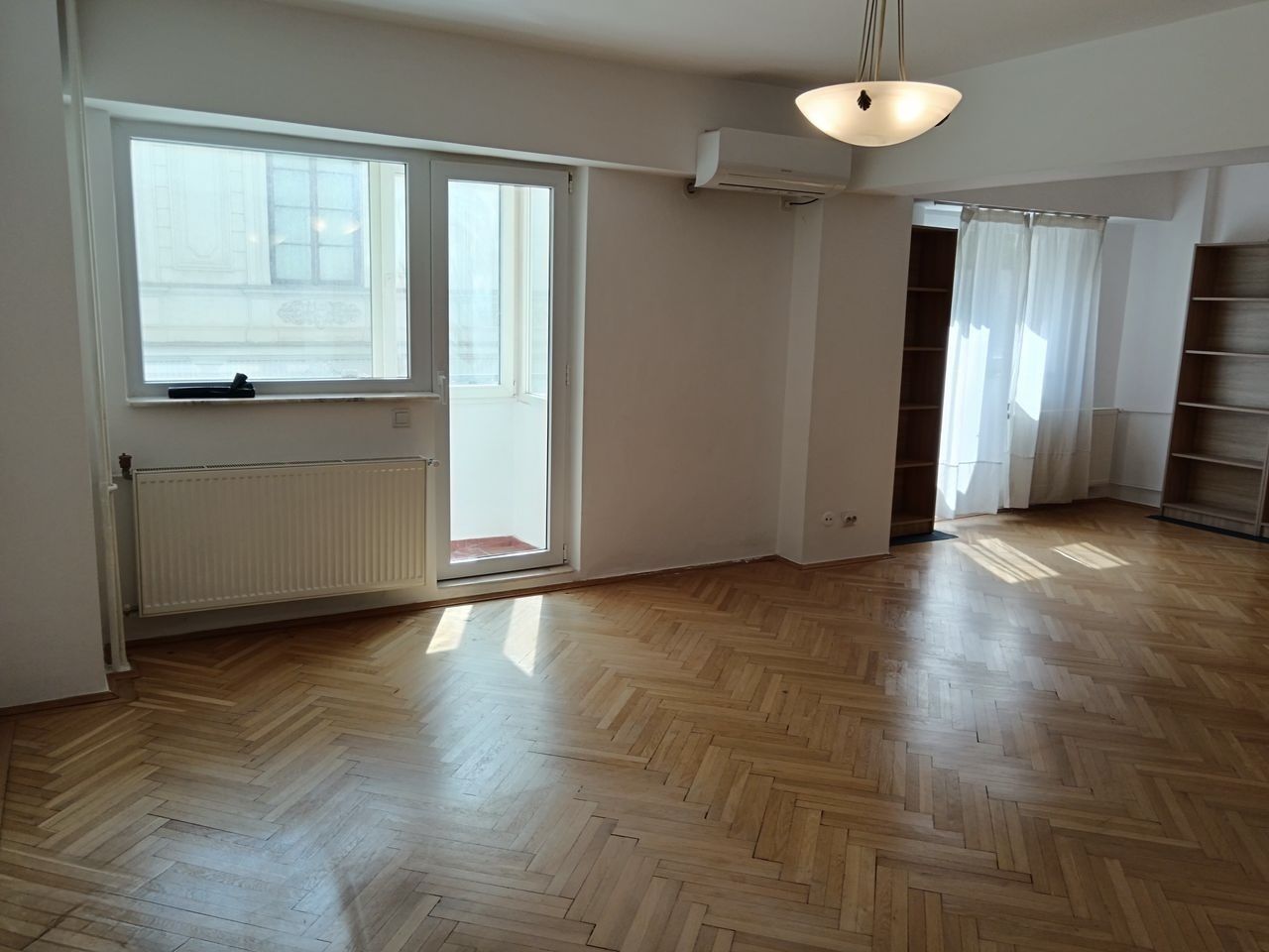 Apartament elegant I Piață Universitatii I 106 MP I 5 minute Metrou - Poză 3