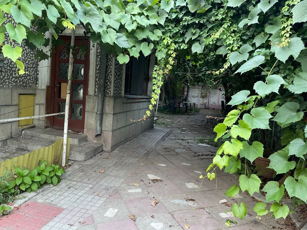 De vanzare teren si casa demolabila | 340 mp | Central - Poză 4