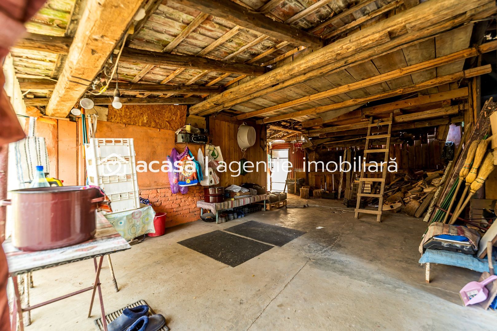 Casa 3 camere, bucatarie si baie, in zona centrala din Chisineu-Cris - Poză 9