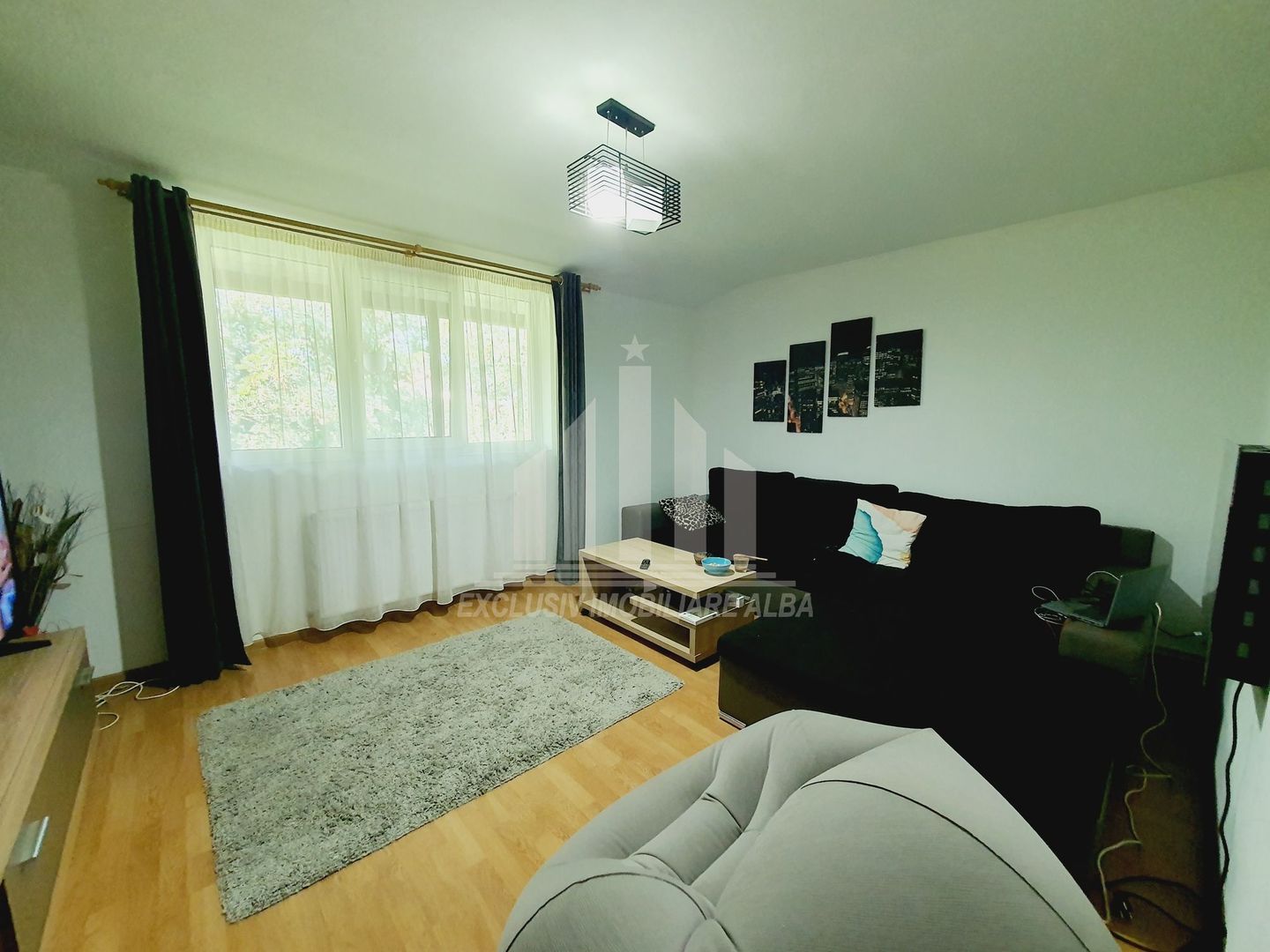 Apartament 3 camere in Cetate cu loc de parcare, curte si boxa - Poză 2