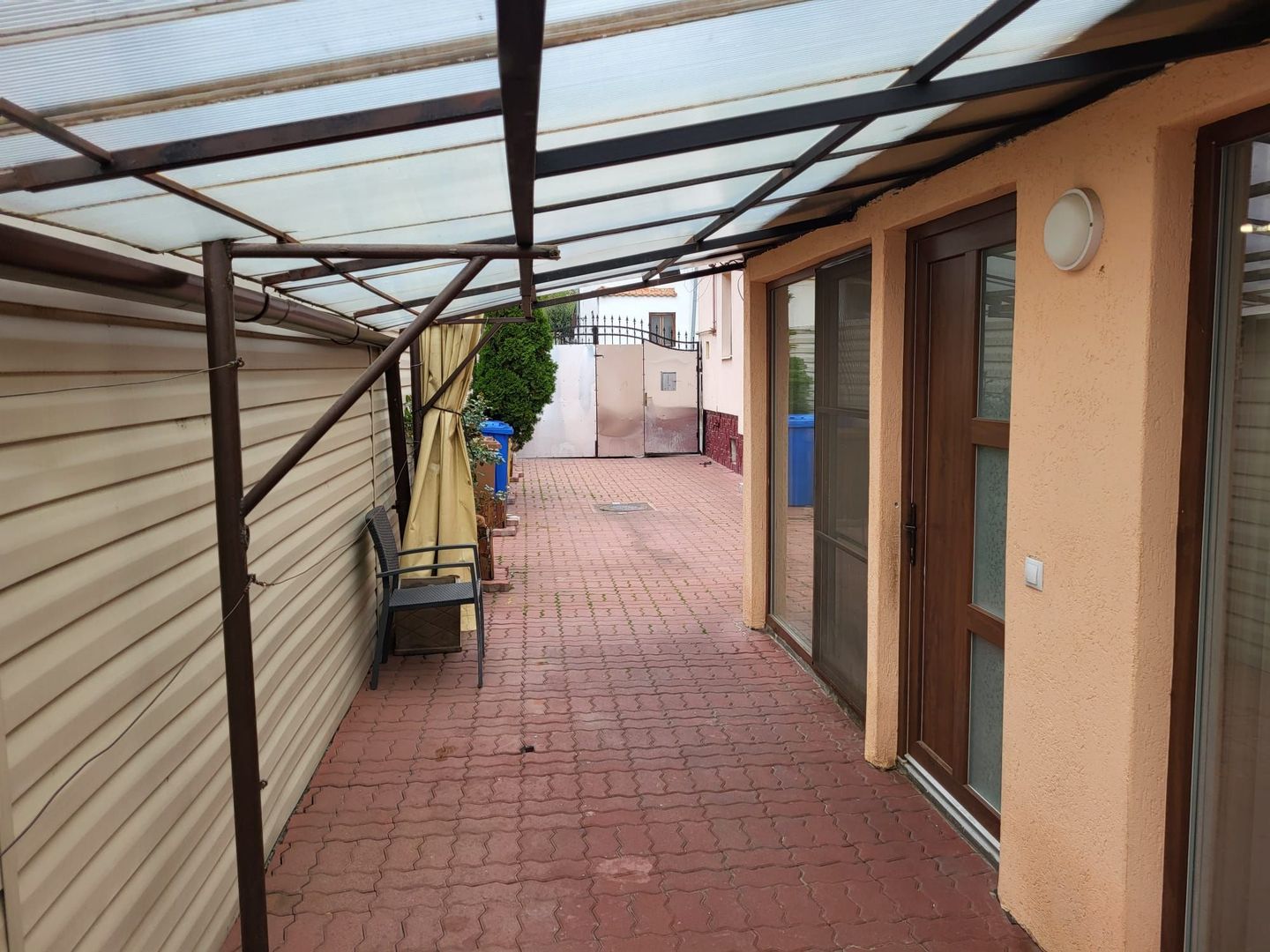 Casă cu piscină interioară -Turnișor - Poză 12