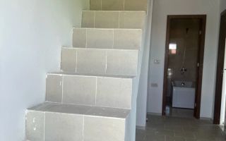 Casa de vânzare în Voinești, construcție din cărămidă termoizolantă - Poză 1