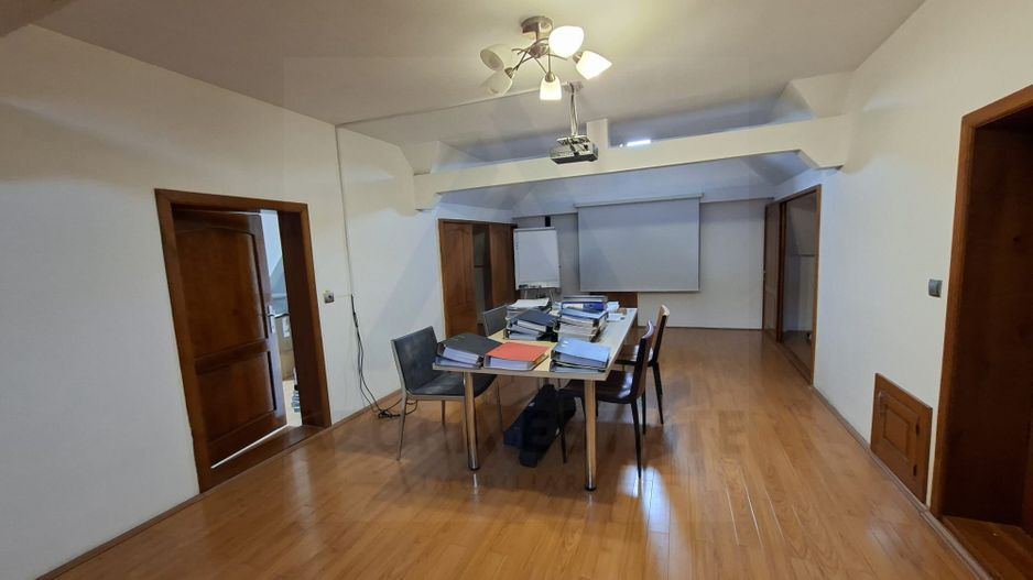 Spatiu birouri casa individuala curte proprie 9 birouri Selimbar - Poză 11