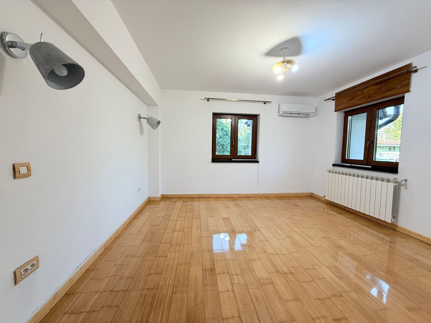 Vilă elegantă cu teren de aproximativ 1.000 mp - Poză 23