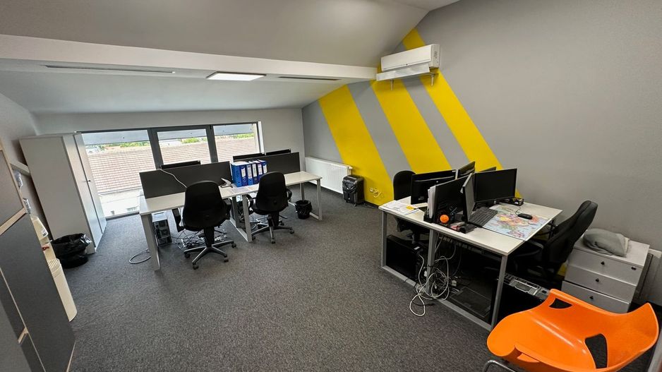 Clădire de inchiriat clinica / birouri - Poză 16