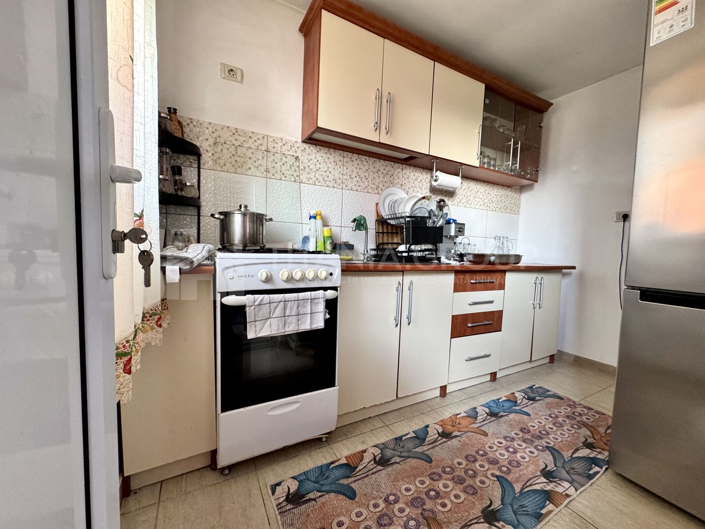 Se vinde “acasa”, 4 camere decomandate, panouri+baterii, teren 397mp,m - Poză 14