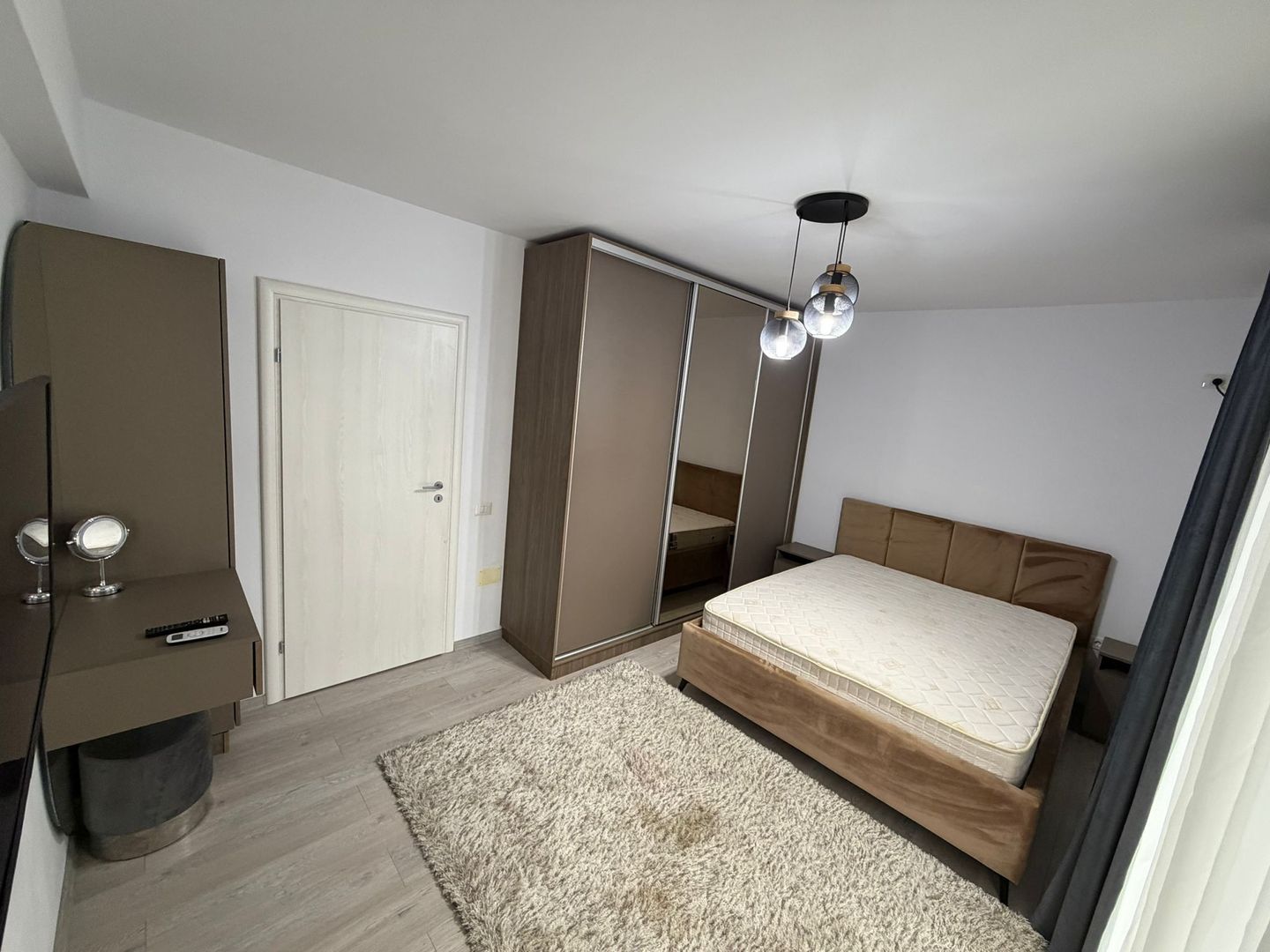 AP. 2 CAMERE - 82 MP, BLOC NOU, MOBILAT MODERN, PARCARE INCLUSA - Poză 3