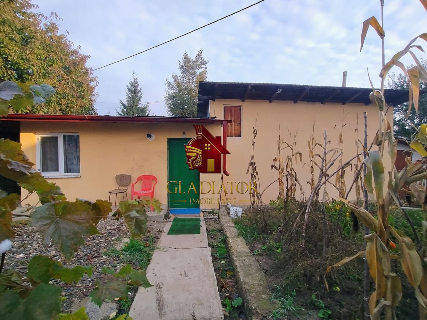 Casa cu teren 491 mp la pret de apartament cu 1 camera in Nicolina - Poză 1