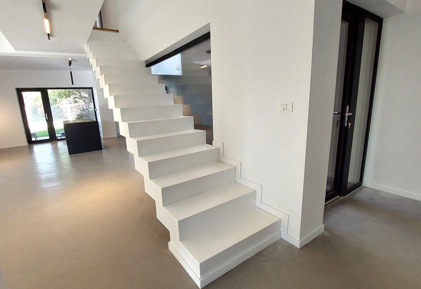 O casa simpla alba dar totusi sofisticata zona Pipera - Poză 16