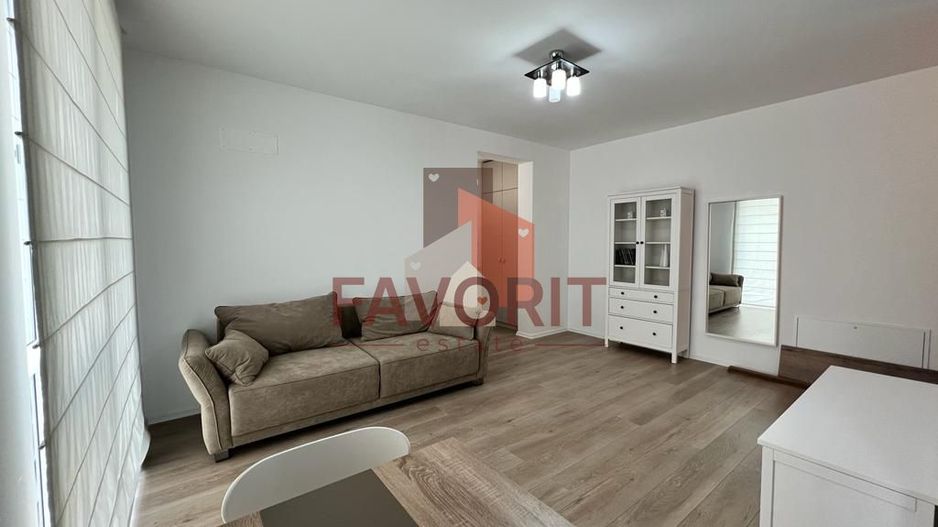 Mobilat si utilat. Vedere la padure. Parcare cu bariera - Poză 1