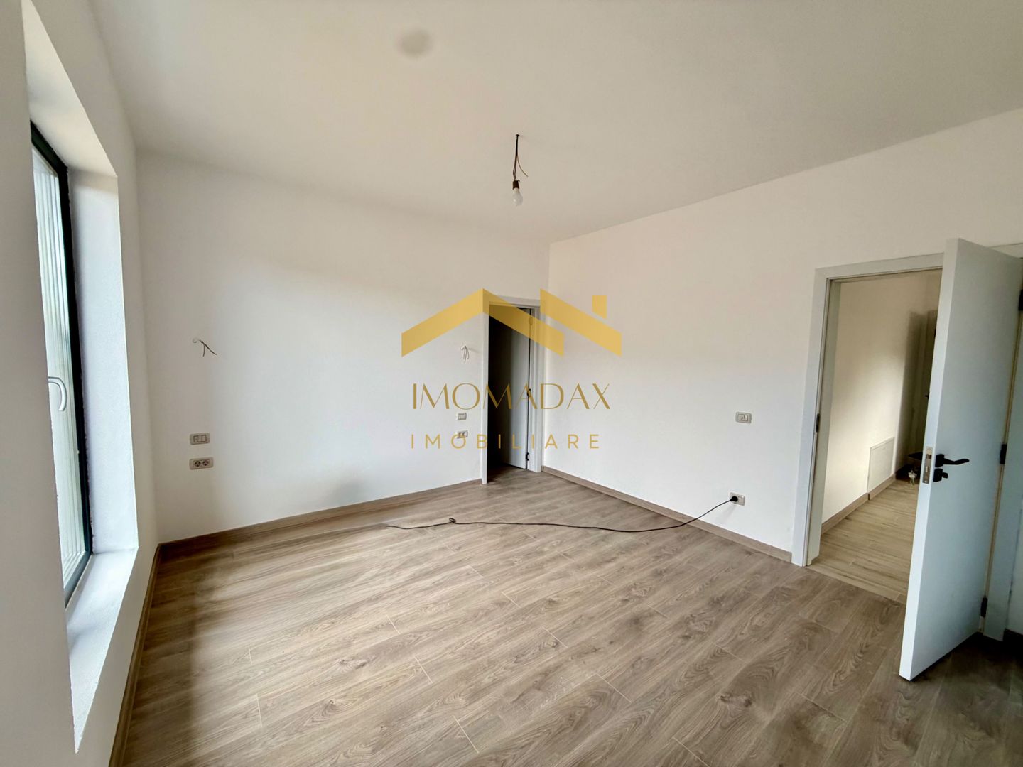Sanmihaiu Roman-3 Camere-Toate Utilitățile - Poză 11