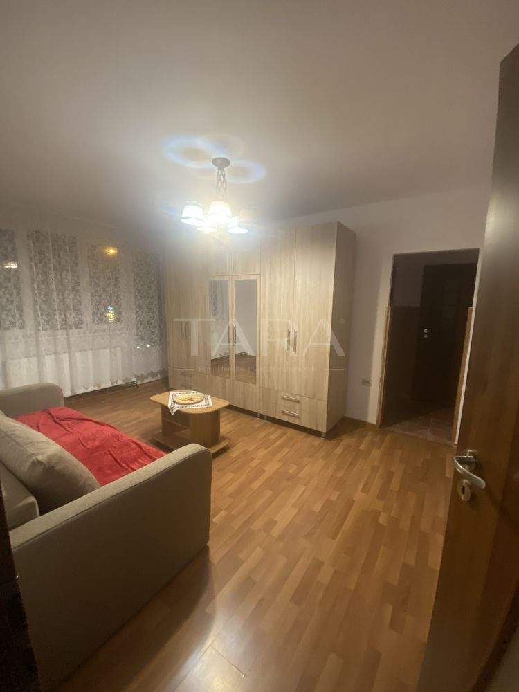 Vând apartament 2 camere, 50 mp si balcon, renovat și mobilat. - Poză 1