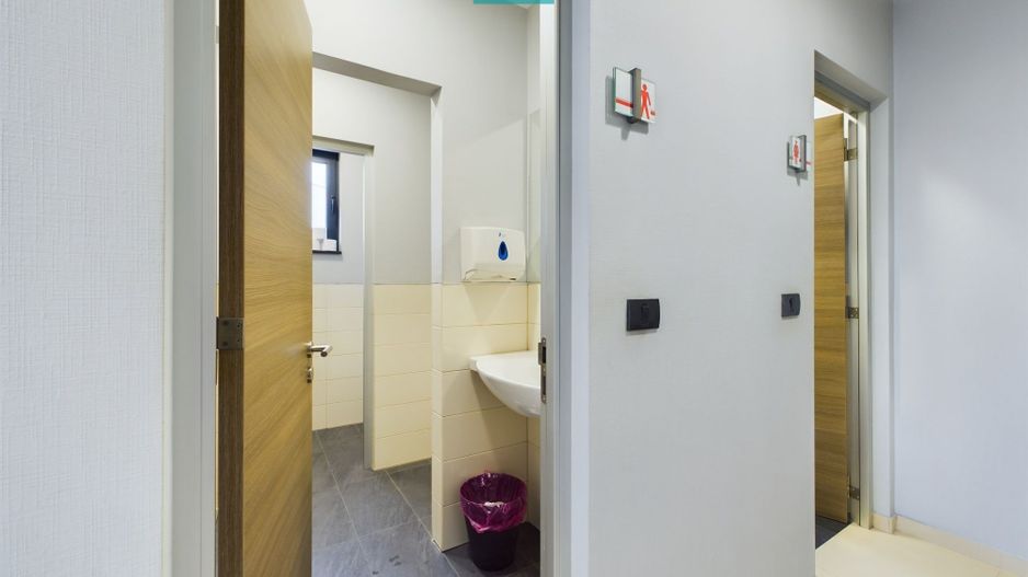 Clădire modernă pentru birouri 340 mp - Poză 16