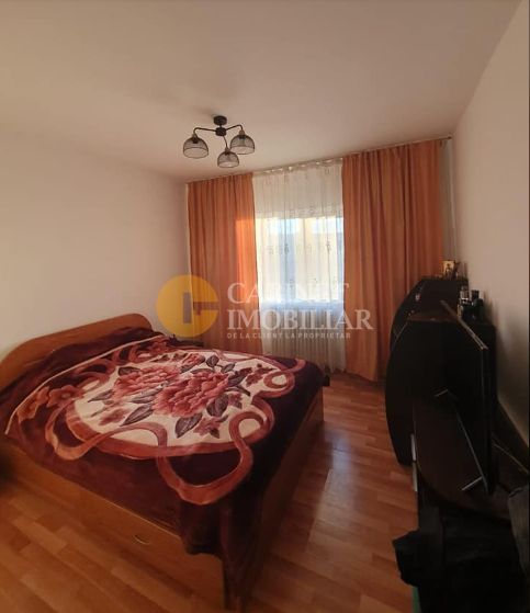 Etaj 1, bloc din 1982, zona Dacia-2 camere decomandat - Poză 2