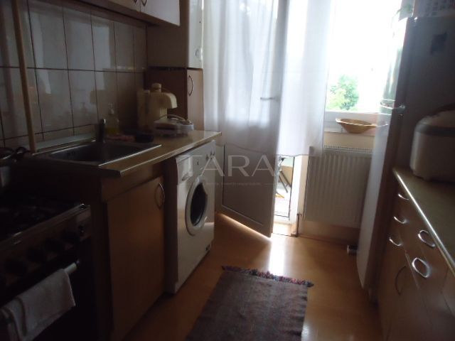 Apartament cu 4 camere de vânzare - Poză 2