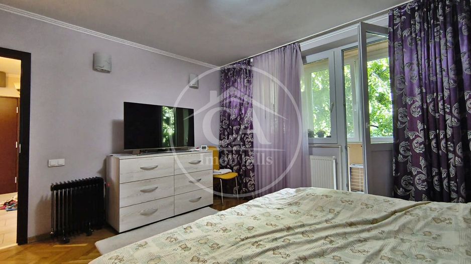 Apartament de vânzare cu 4 camere în zona Decebal, Oradea - Poză 2