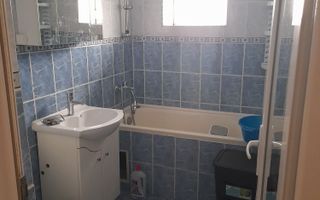 Mansarda  situata in Micro 21, cu balcon si vedere la Dunare - Poză 4