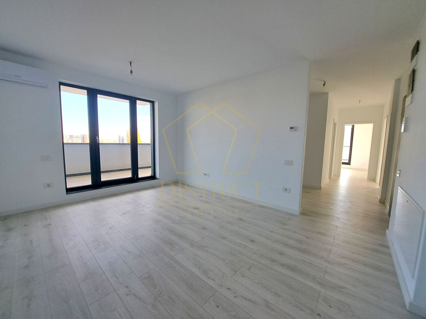 COM 0% Apartament cu 3 camere si terasa de 61 mp | Torontalului - Poză 2