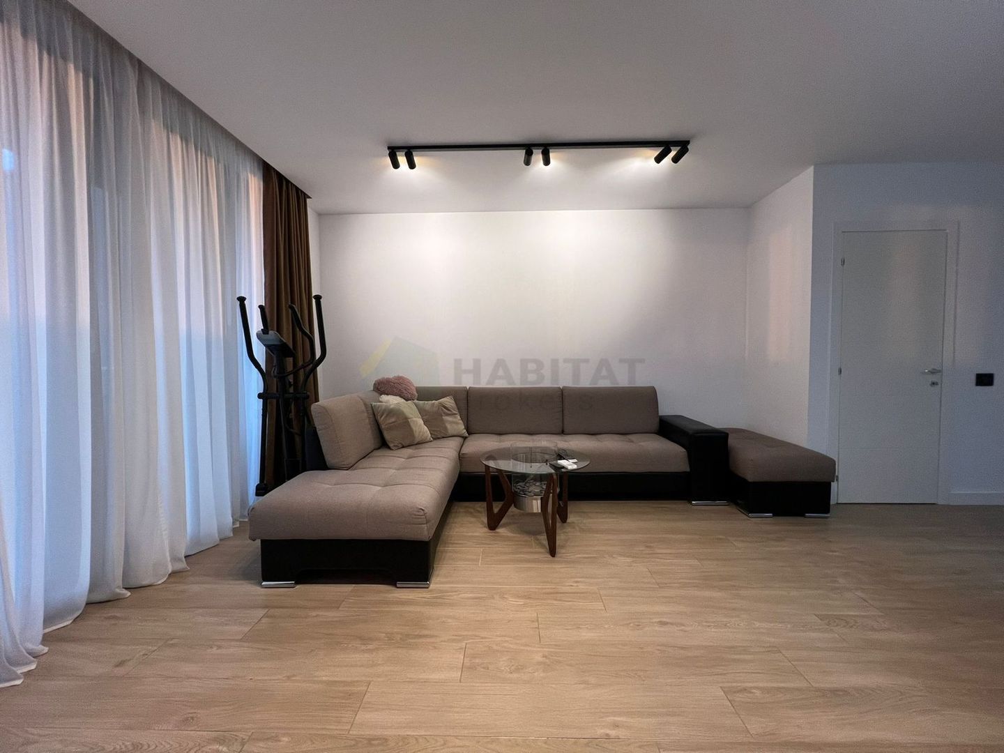 The Class Villas 1 – Vilă modernă de închiriat în Tunari - Poză 2