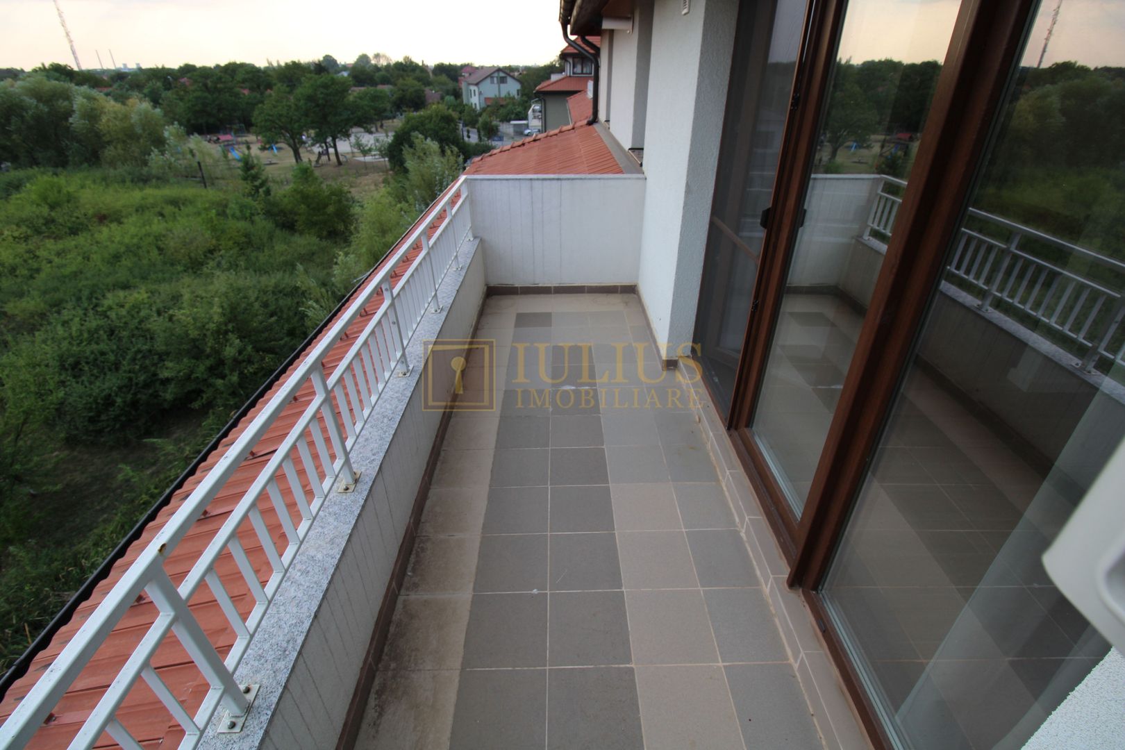 LOFT amenajat modern, 2 bai. Zona de sud. - Poză 2