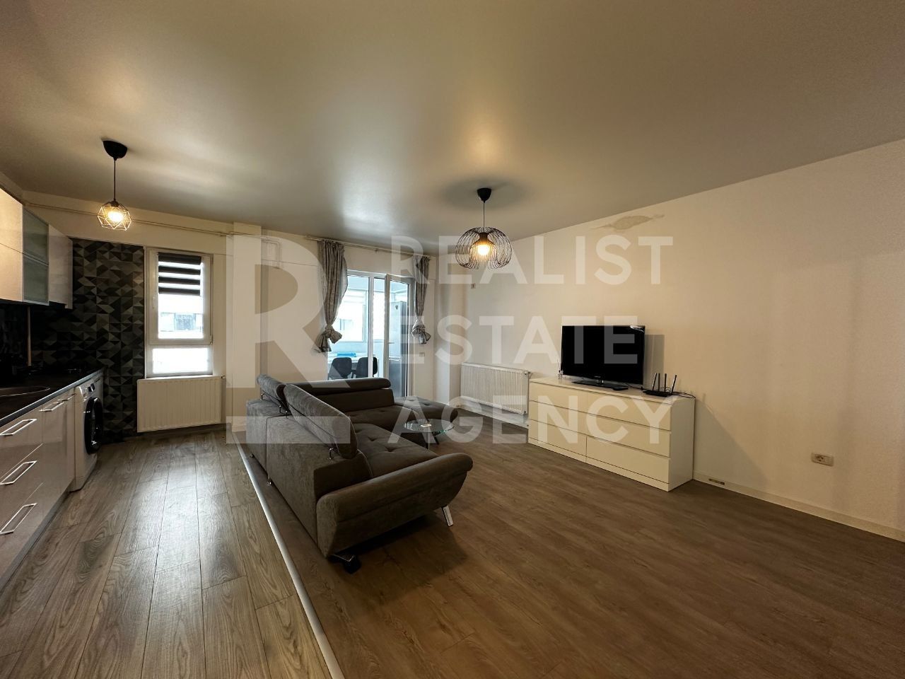 Apartament cu 2 camere de închiriat- Liberty Mall - Poză 3