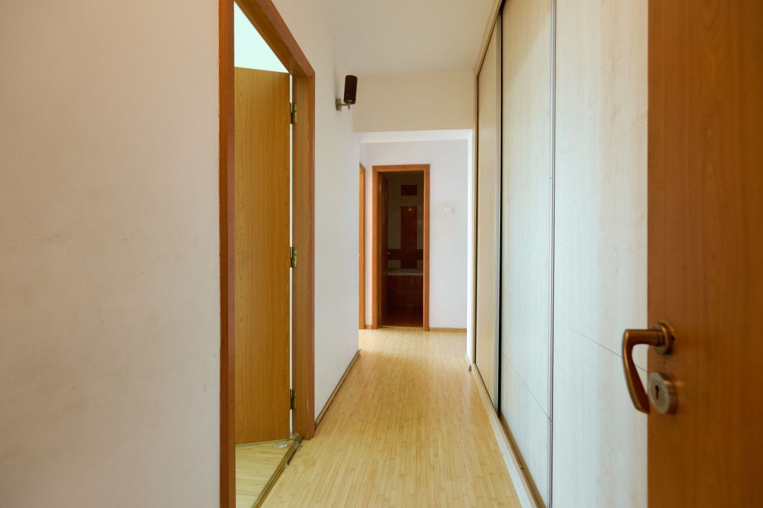 Apartament 4 Camere Decomandat | Craiovei | 3 Balcoane | Parcare - Poză 8