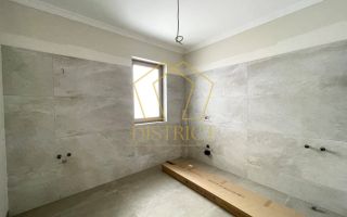 Casa despărțită prin garaj cu 5 camere | Giroc - Poză 12