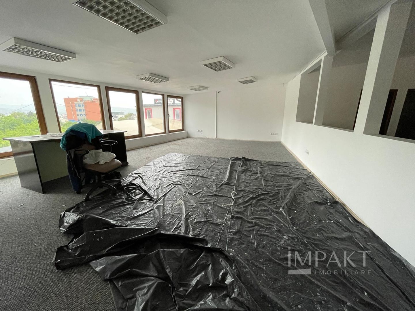 Spatiu comercial de inchiriat, central, trafic intens! - Poză 1