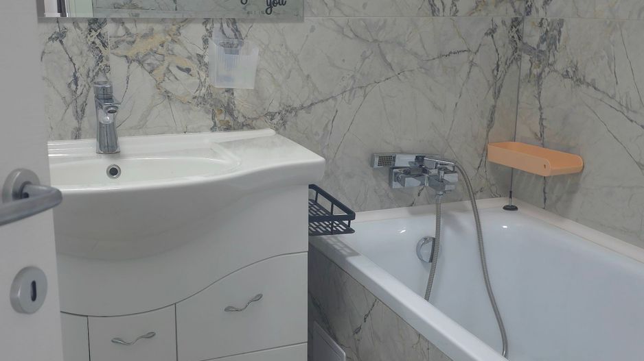 3 camere cu terasa si parcare exterioara Prima Onestilor - Poză 6