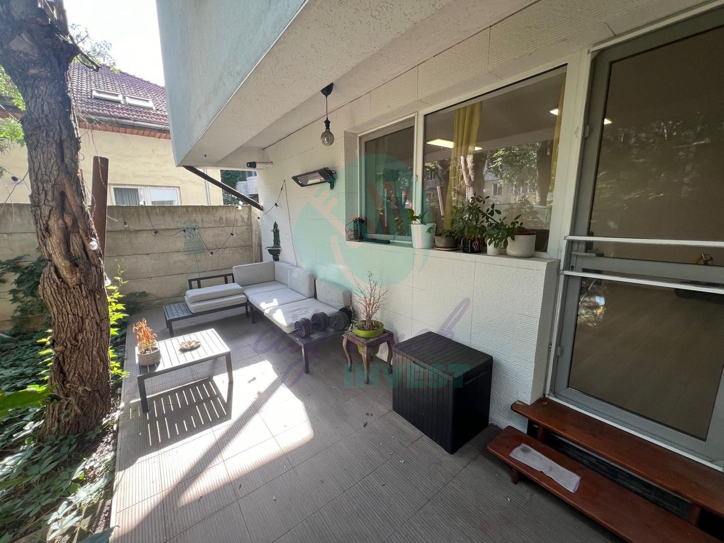 Bloc Boutique - 2 camere cu o mica curte si 2 bai - Poză 2