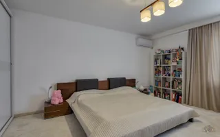 Vilă renovată P+1+M  | Foișor vitrat, grădină și jacuzzi - Poză 16