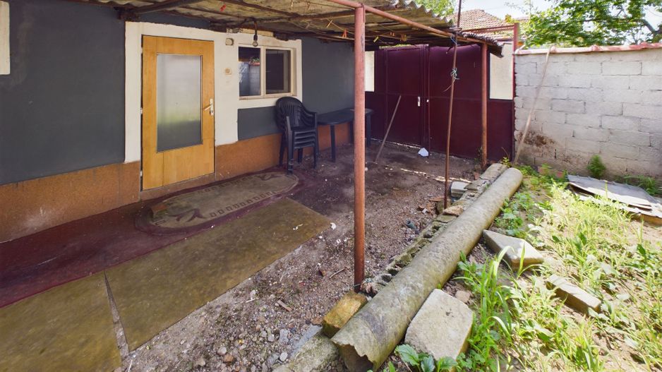 Casă cu 3 camere în Bujac - Poză 12