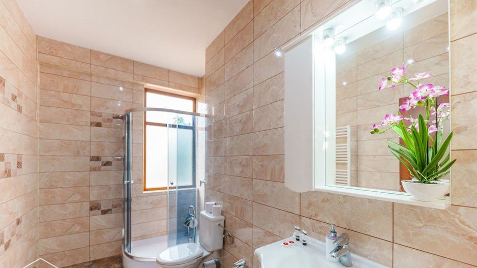 Vilă cu piscină în Micalaca - Poză 3
