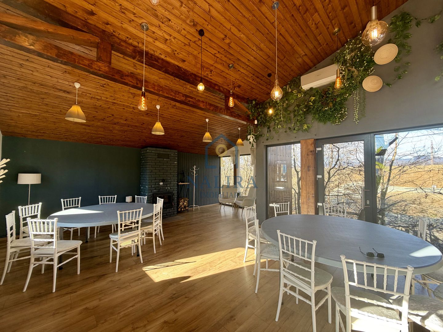 Proprietate unică de vânzare – piscină, restaurant, terasă - Poză 8