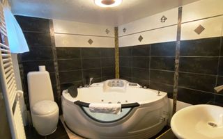 Pensiune cu 18 camere in centrul Brasovului - Poză 4