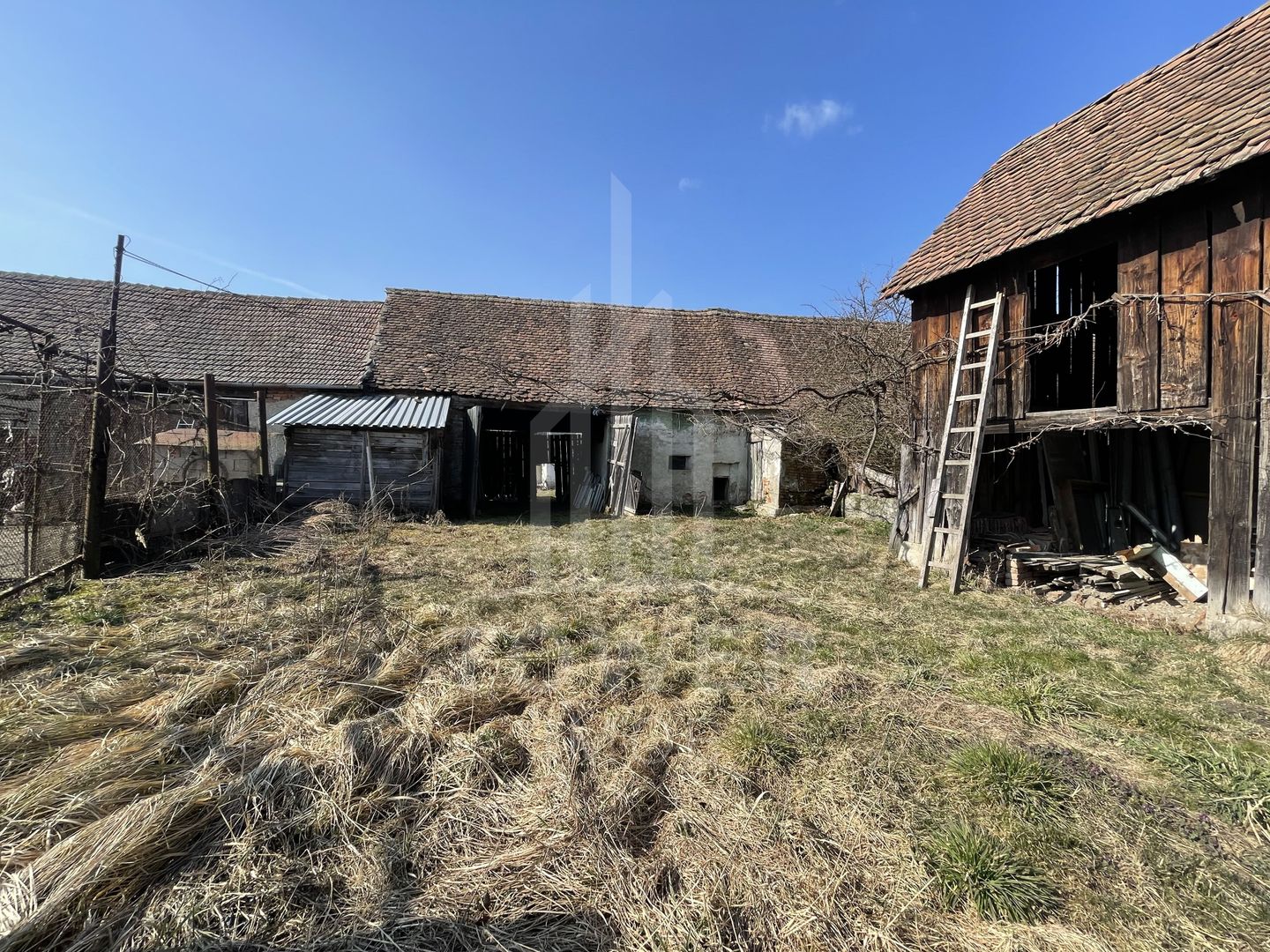 Casă individuală | 2 corpuri | Șură și anexe | teren 1460 mp – Porumbacu De Jos - Poză 22