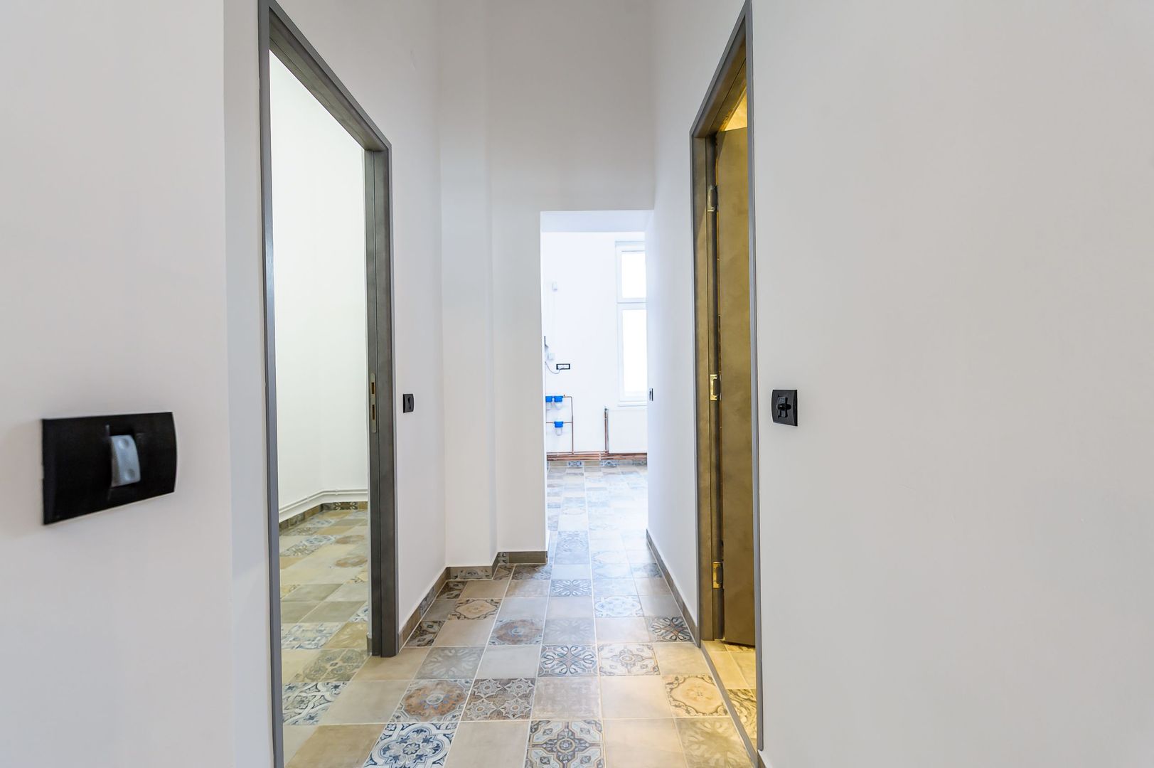Apartament ULTRACENTRAL cu 3 camere, la cheie, renovat recent - Poză 9