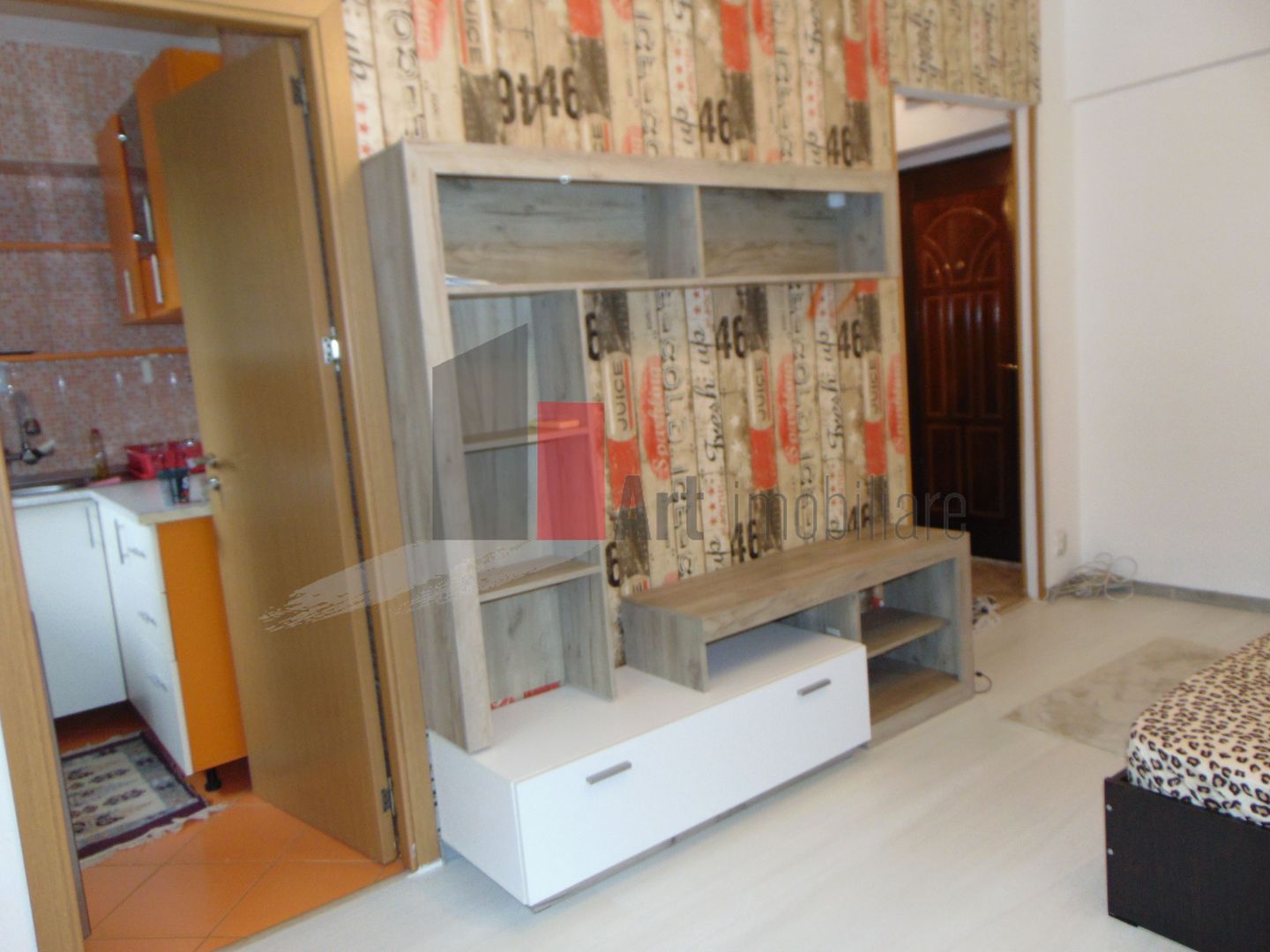 Apartament cu o camera, garsoniera Titan metrou - Poză 2
