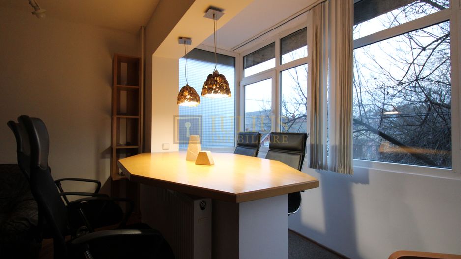 Decomandat, centrala pproprie, ideal pentru cei ce lucreaza de acasa. - Poză 9