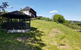 Casa bătrânească cu foișor și teren - Poză 5