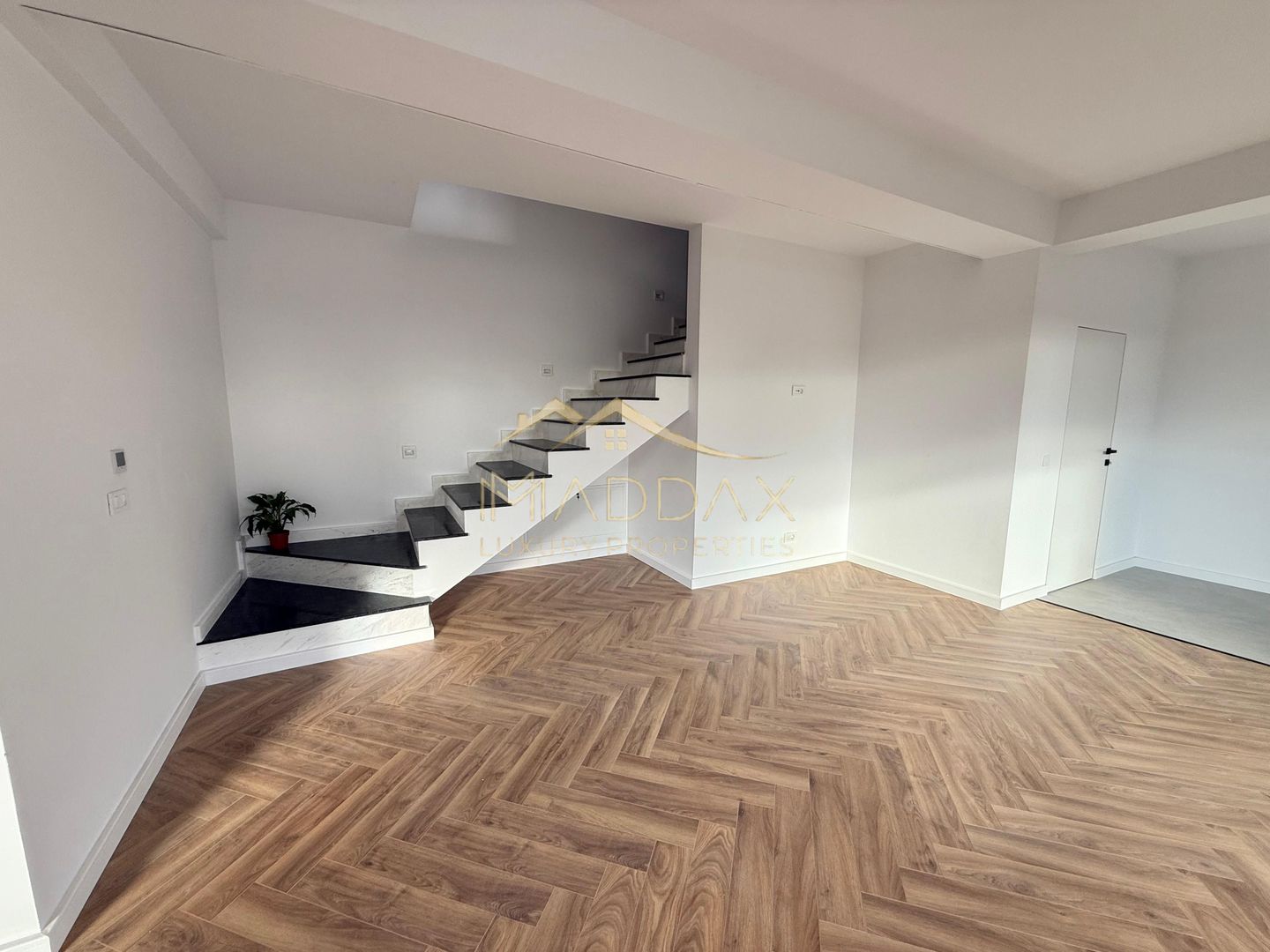 Vilă **6 camere  **451mp // Zona Iancu Nicolae - Poză 5