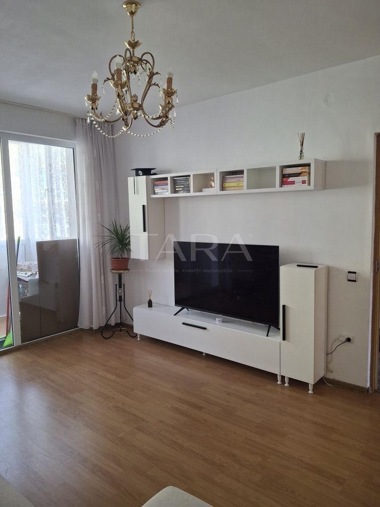 Apartament 2 camere decomandat, etaj 1, renovat parțial. - Poză 2