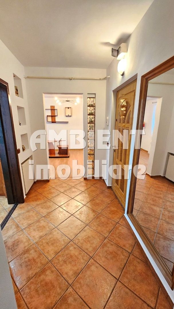 Apartament cu 3 camere, etaj 1, zona CENTRU; - Poză 1