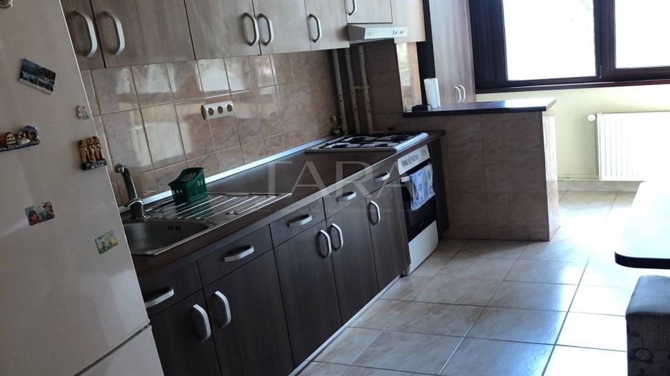 Apartament cu 3 camere, balcon închis 8mp, zona Diana, Gheorgheni. - Poză 2