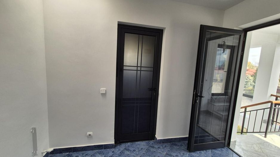 Oportunitate investitie - Vila renovata cu chiras in zona Bucurestii Noi - Poză 3